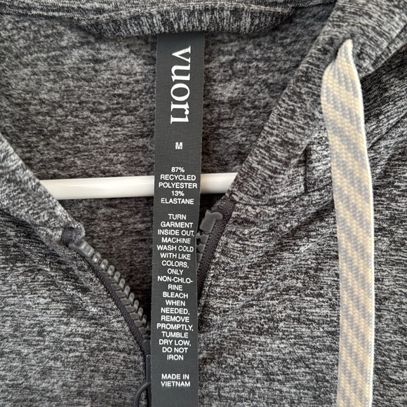 Vuori Granite Cropped Dreamknit hoodie - Picture 3 of 6